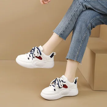 2023 Осенние маленькие белые туфли Новое корейское издание студенческой спортивной обуви для настольных игр Tide Leisure Street Shoot